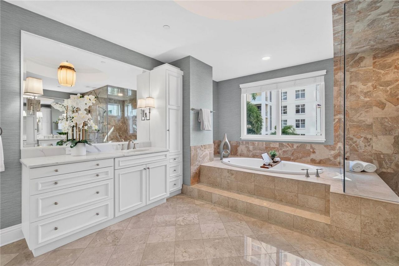 180 Beach Drive Ne, Unit 502, Saint Petersburg, FL 33701 Photo