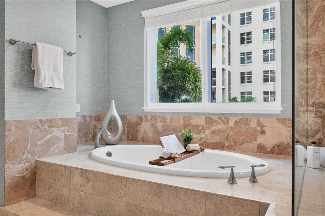 180 Beach Drive Ne, Unit 502, Saint Petersburg, FL 33701 Photo