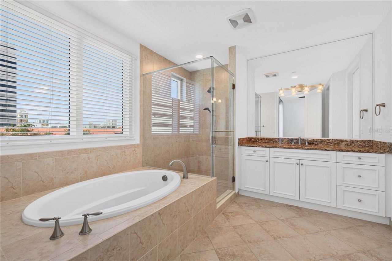 180 Beach Drive Ne, Unit 502, Saint Petersburg, FL 33701 Photo