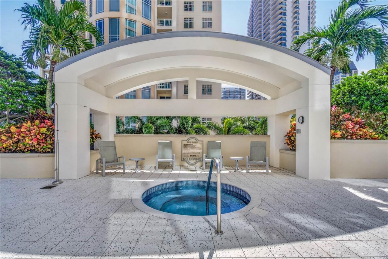 180 Beach Drive Ne, Unit 502, Saint Petersburg, FL 33701 Photo