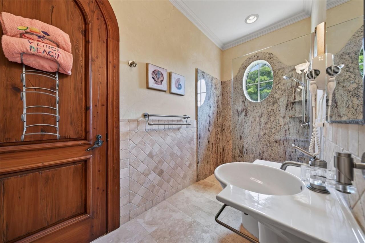 316 W Bay Drive, Venice, FL 34285 Photo