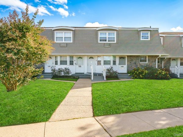 5215 Wilshire Lane , Unit 5215, Oakdale, NY 11769