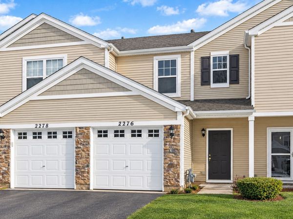2276 Flagstone Lane , Carpentersville, IL 60110