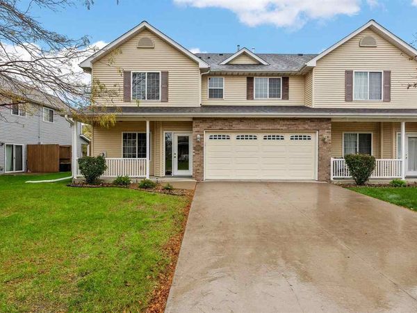 1492 Burr Dr, North Liberty, IA 52317
