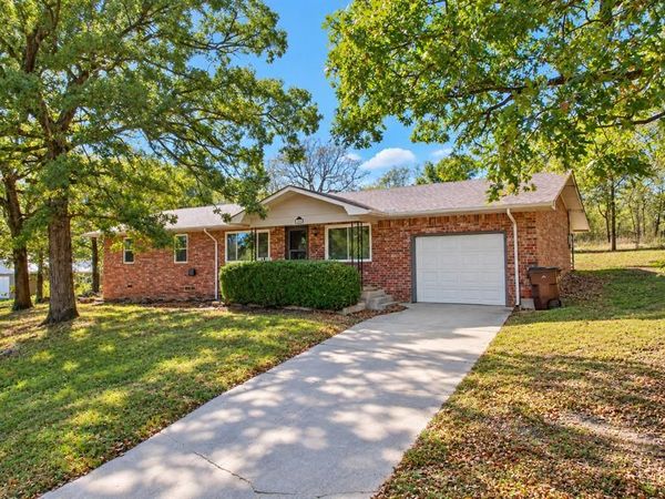 121 E Gilbert Drive, Eufaula, OK 74432