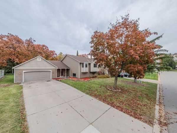 1568 Lakewood Drive N, Maplewood, MN 55119