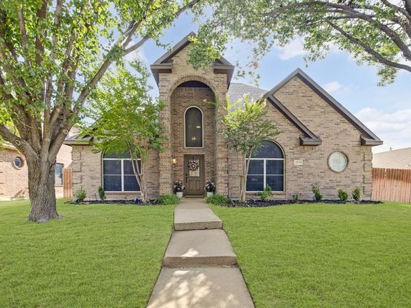 2039 Camelot Drive, Lewisville, TX 75067