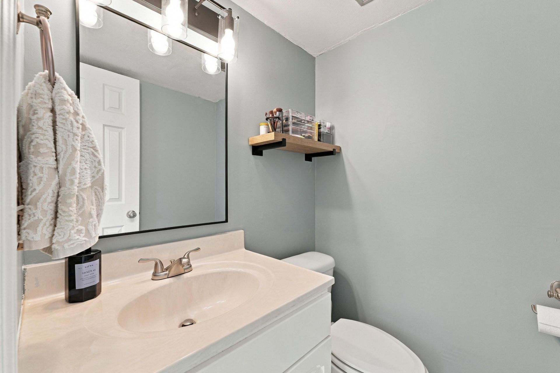 415 Parkdale Drive Photo 12