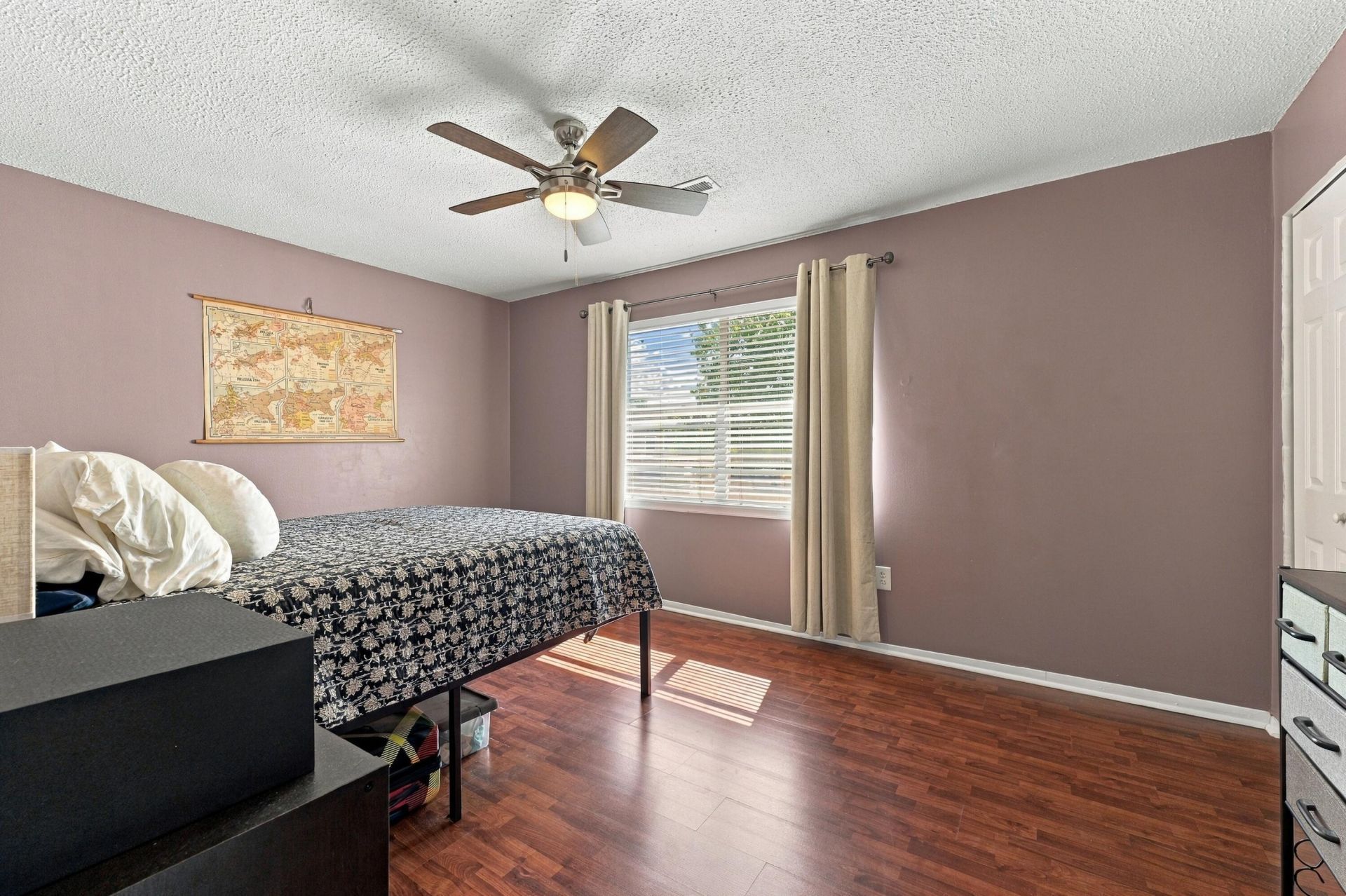 415 Parkdale Drive Photo 13