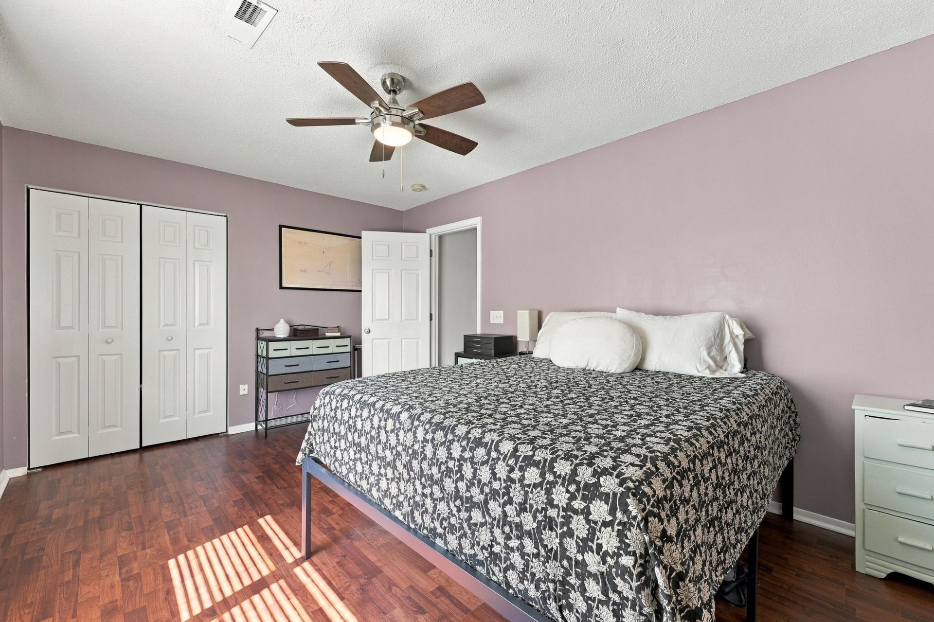 415 Parkdale Drive Photo 14