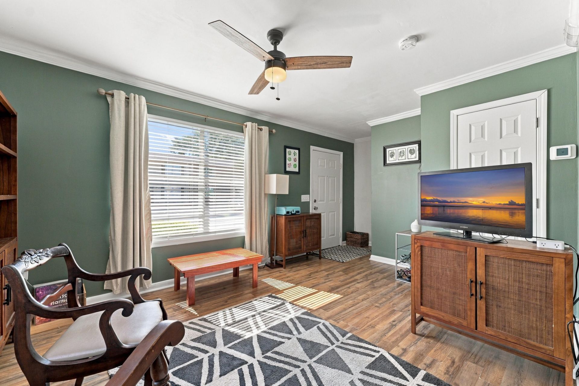 415 Parkdale Drive Photo 4