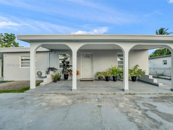9555 NW 36th Ave , Miami, FL 33147