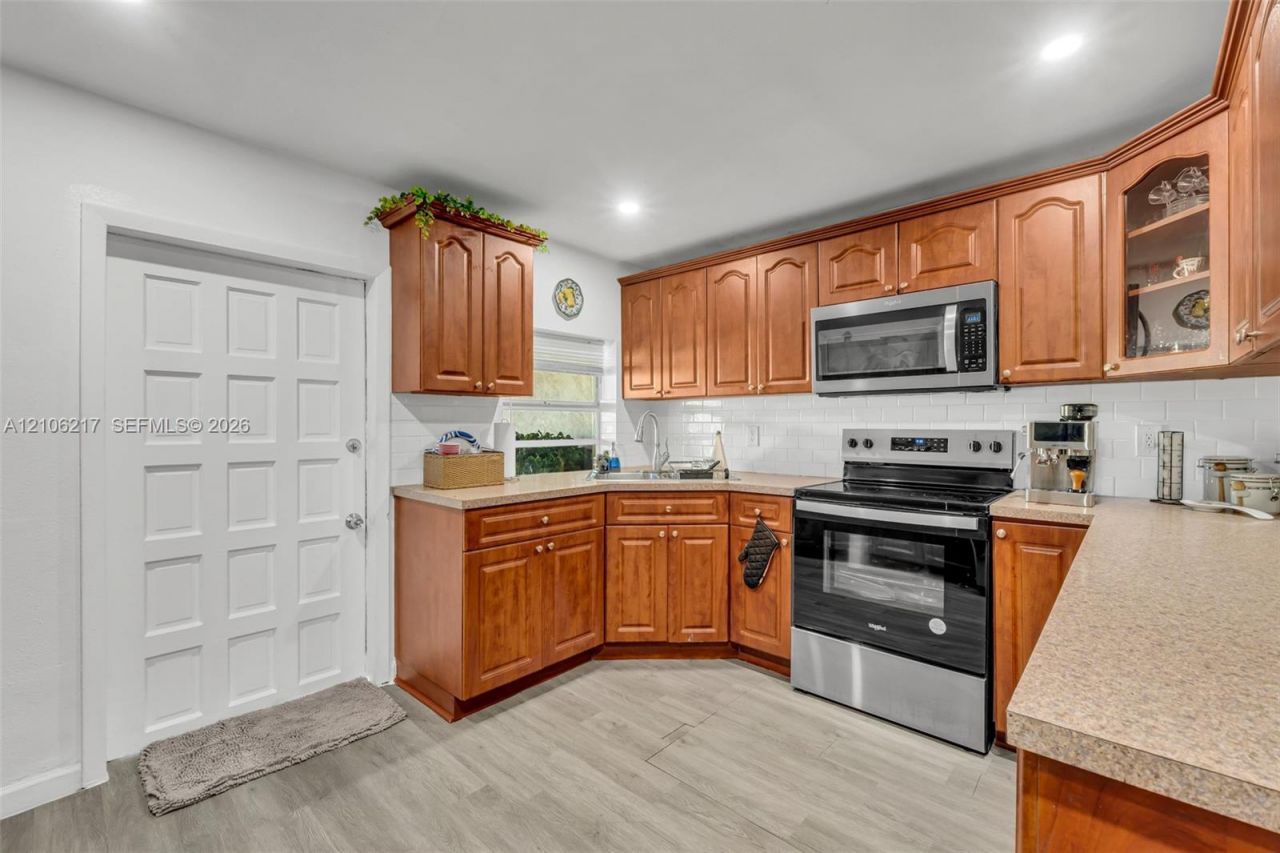 9555 NW 36th Ave , Miami, FL 33147 Photo