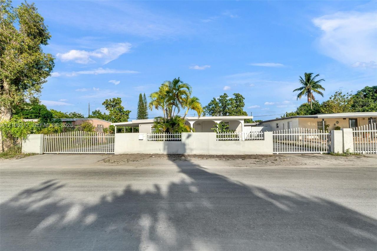 9555 NW 36th Ave , Miami, FL 33147 Photo