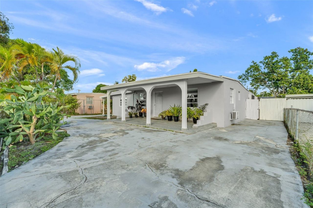 9555 NW 36th Ave , Miami, FL 33147 Photo