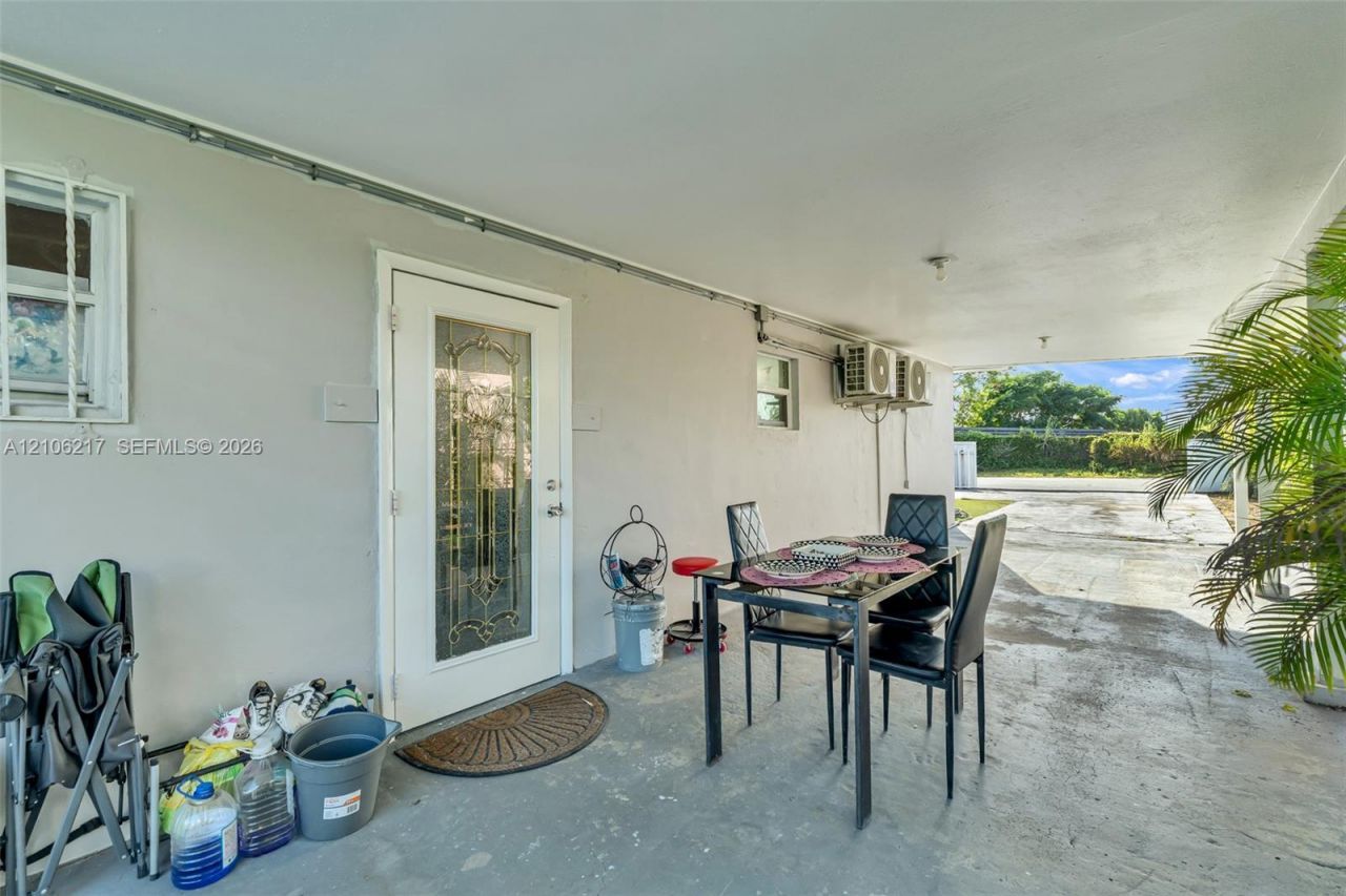 9555 NW 36th Ave , Miami, FL 33147 Photo