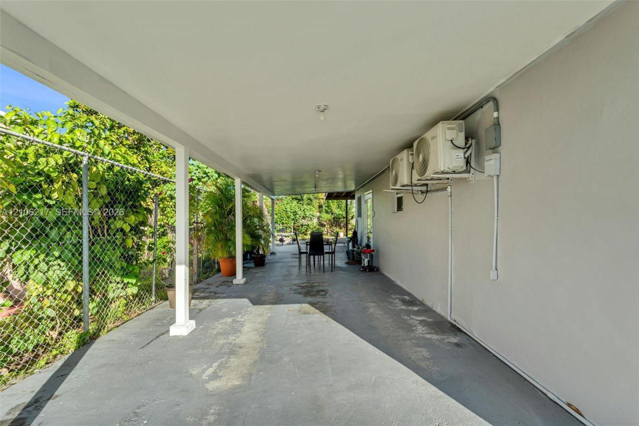 9555 NW 36th Ave , Miami, FL 33147 Photo