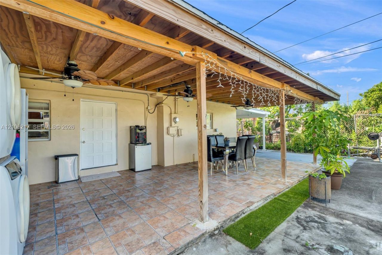 9555 NW 36th Ave , Miami, FL 33147 Photo