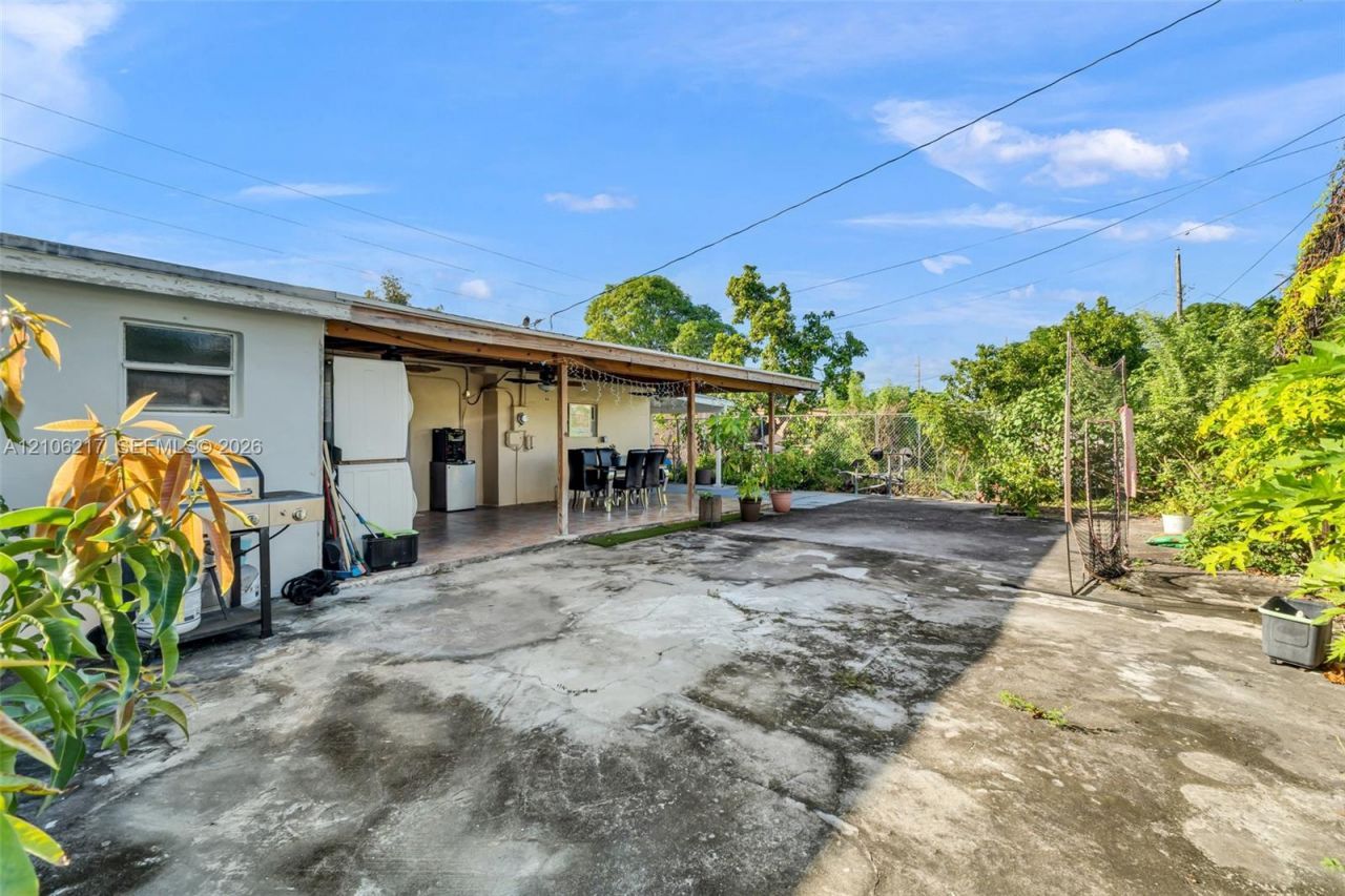 9555 NW 36th Ave , Miami, FL 33147 Photo