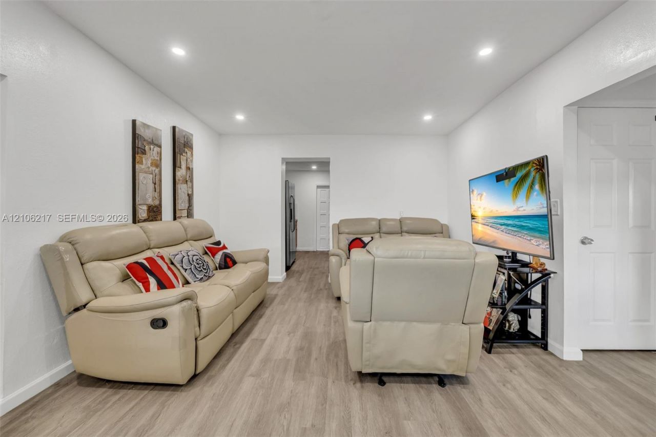 9555 NW 36th Ave , Miami, FL 33147 Photo