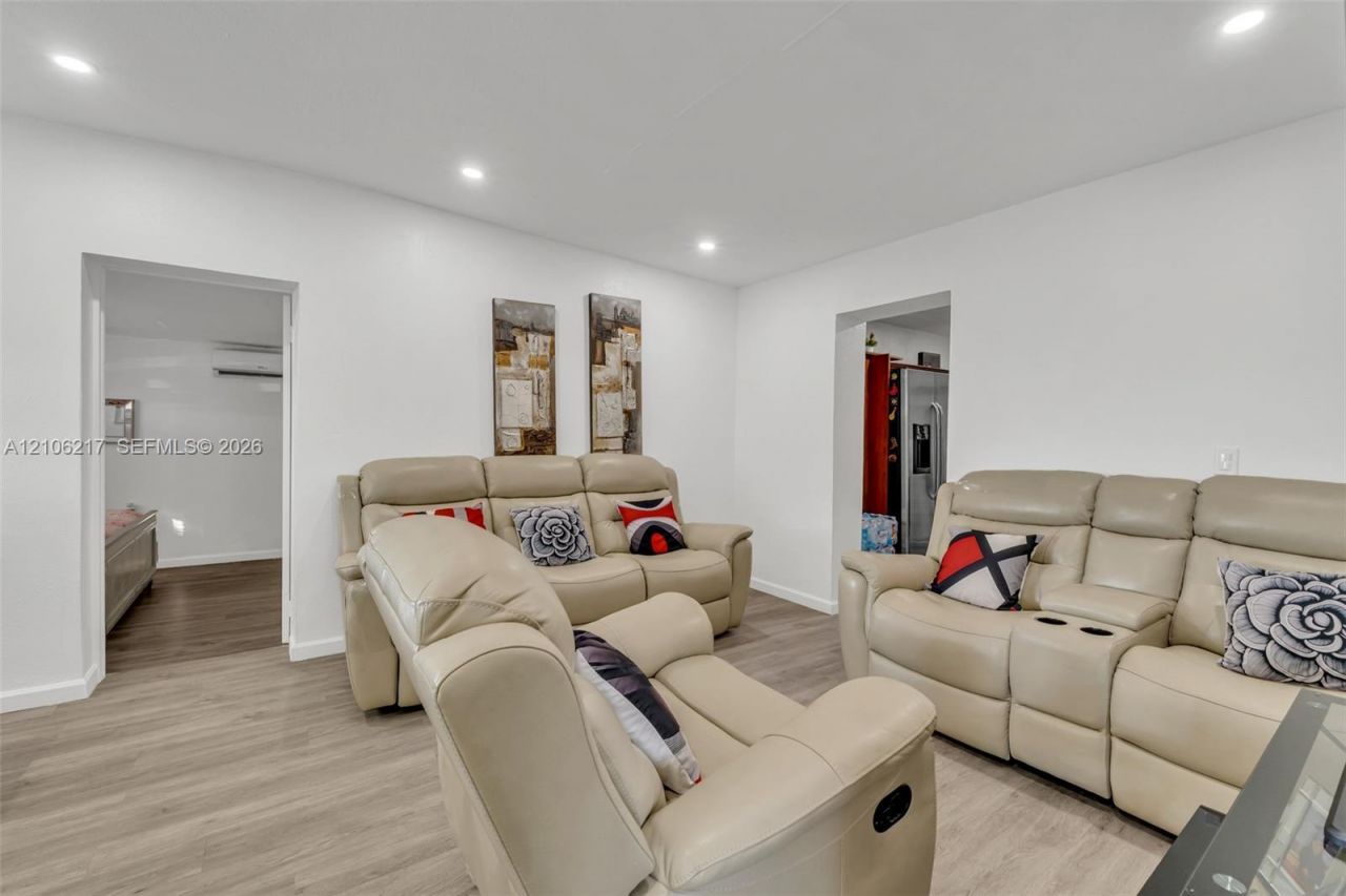 9555 NW 36th Ave , Miami, FL 33147 Photo