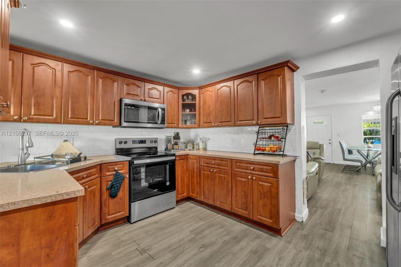 9555 NW 36th Ave , Miami, FL 33147 Photo