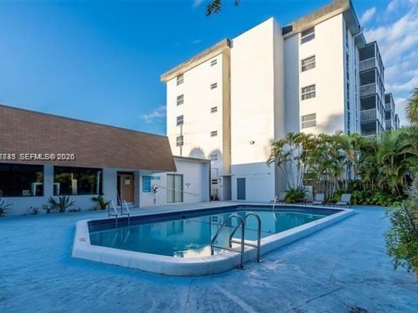 16950 W Dixie Hwy , Unit A129, North Miami Beach, FL 33160