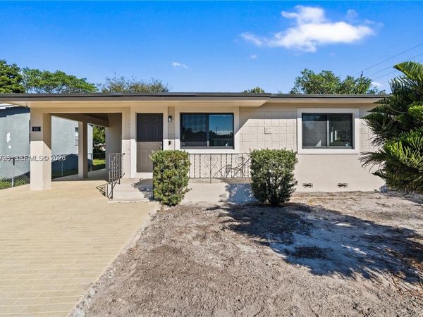 811 NW 115th St, Miami, FL 33168