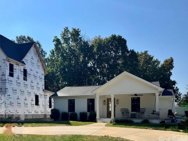 512 Manhasset Road, Charlotte, NC 28209