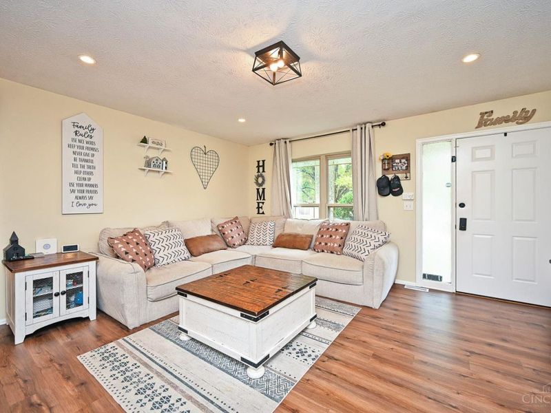 8079 Buckland Drive, Sycamore Township, OH 45249 Photo 4
