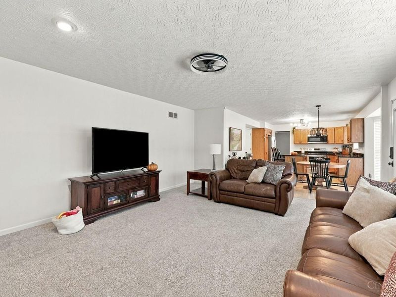 6868 Hummingbird Drive, Deerfield Township, OH 45040 Photo 12