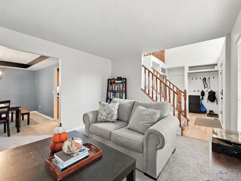 6868 Hummingbird Drive, Deerfield Township, OH 45040 Photo 8