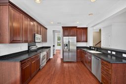 129 Gaslight Boulevard photo 4