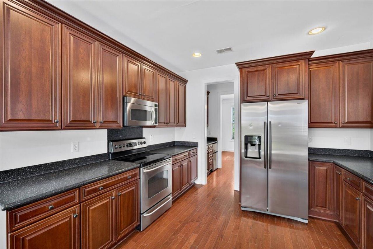 129 Gaslight Boulevard Photo 26