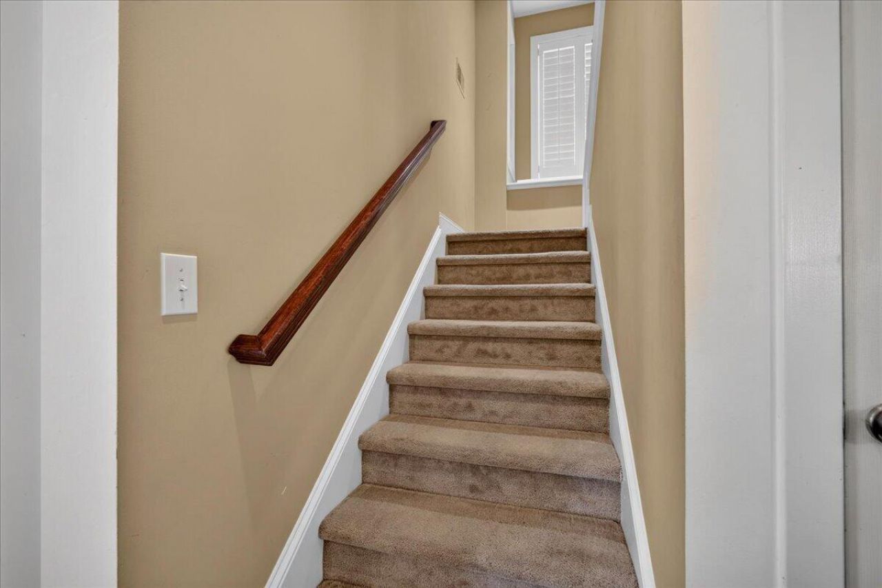 129 Gaslight Boulevard Photo 33