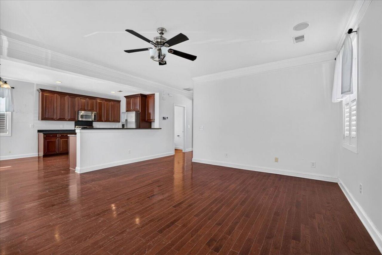 129 Gaslight Boulevard Photo 6