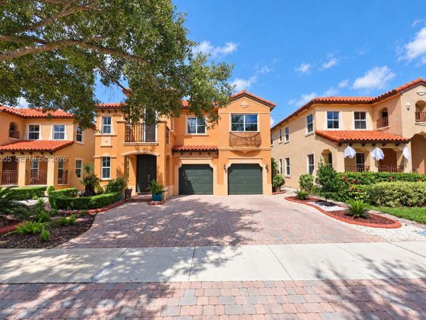 15261 SW 26th Ter , Miami, FL 33185