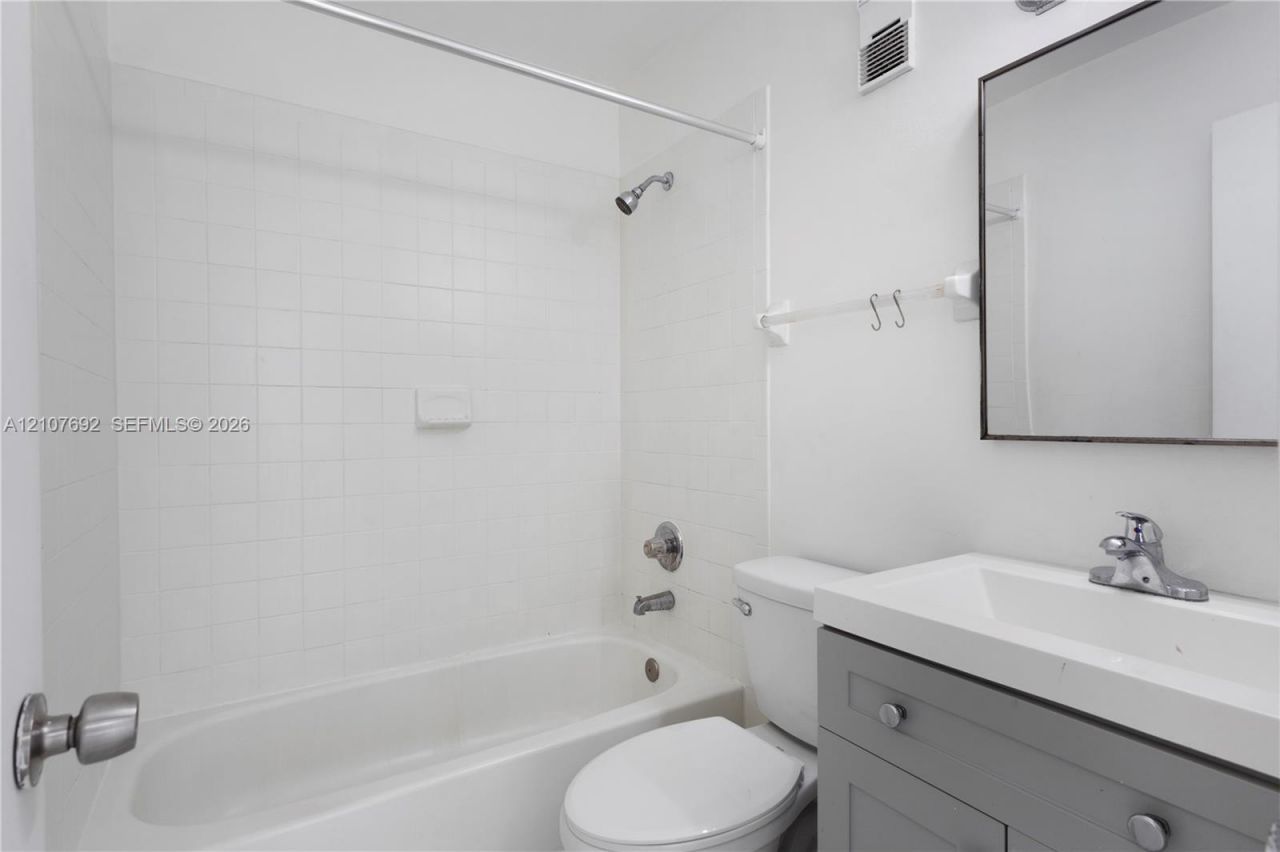 6580 W 27th Ct , Unit 58-21, Hialeah, FL 33016 Photo