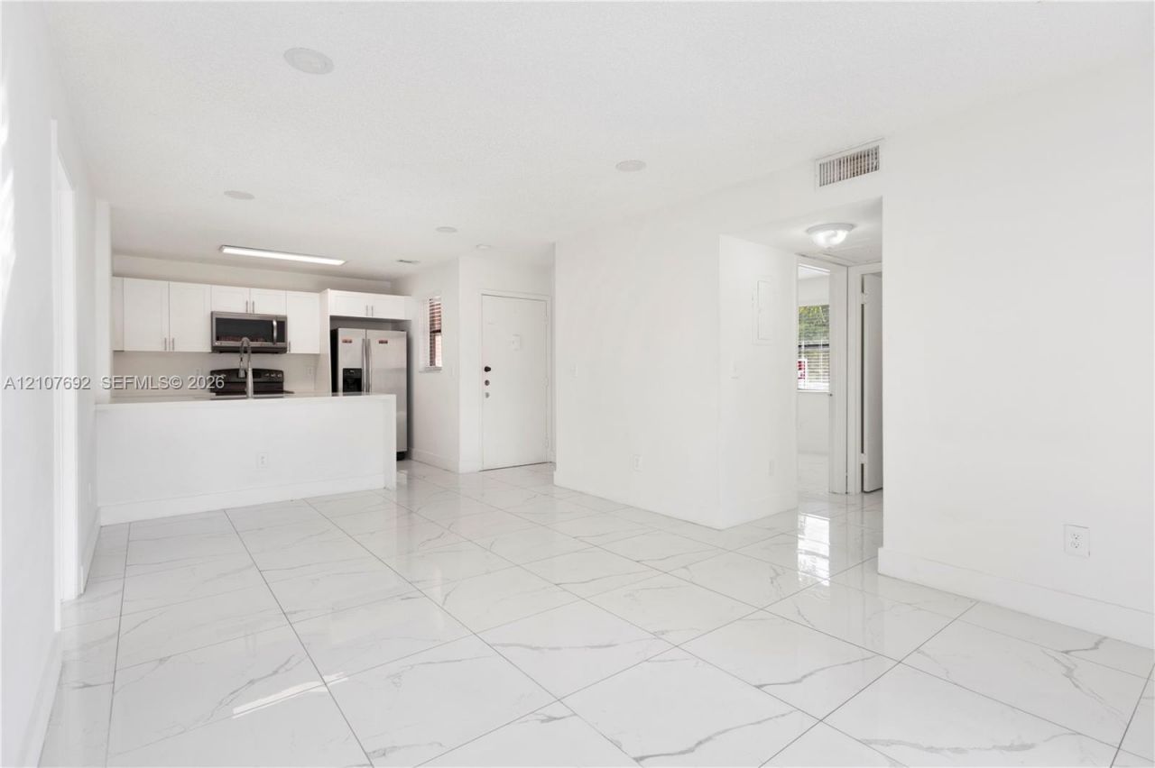 6580 W 27th Ct , Unit 58-21, Hialeah, FL 33016 Photo