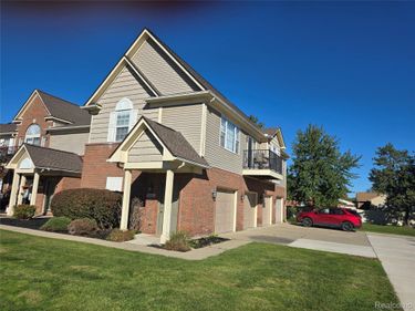 20001 Hidden Oaks Drive, Brownstown Township, Mi 48183