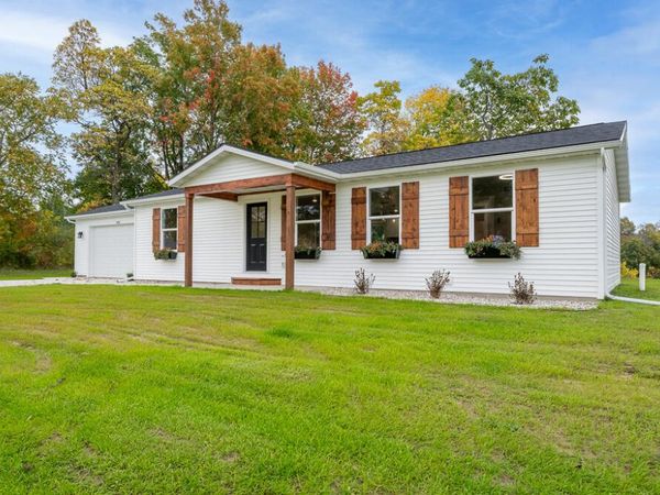 4080 Lakeview Dr, New Era, MI 49446