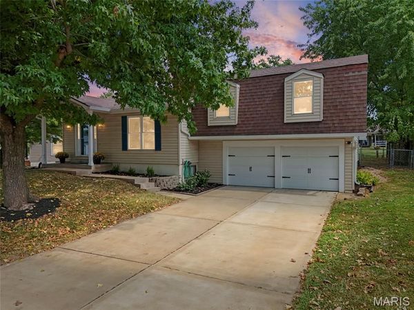 37 Ann Drive , St Peters, MO 63376