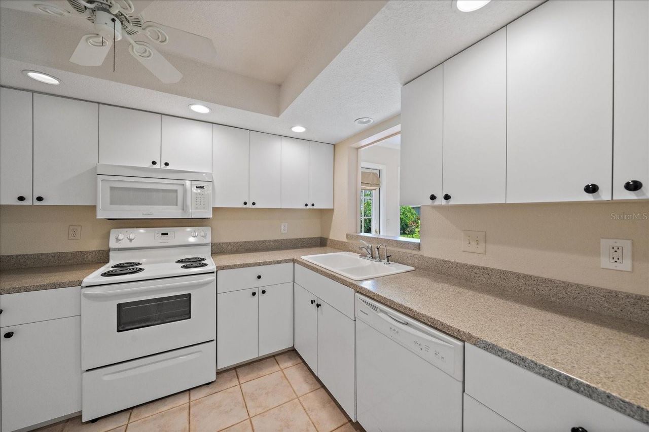 1349 Grand Boulevard, Unit 1006, Sarasota, FL 34232 Photo