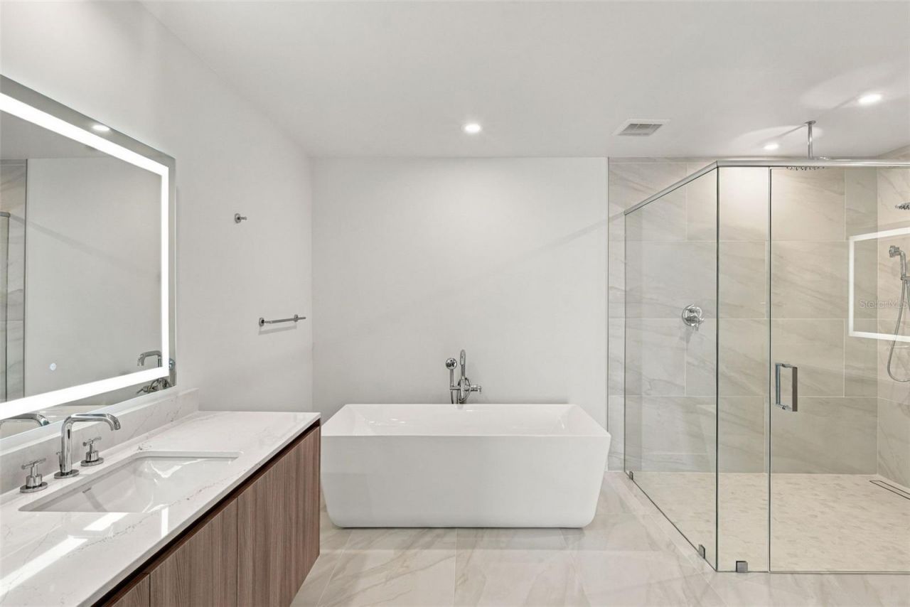 5713 Bowen Daniel Drive, Unit 1206, Tampa, FL 33616 Photo