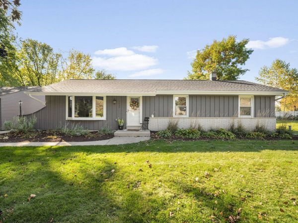 1439 Mount Ln, Richfield, WI 53033