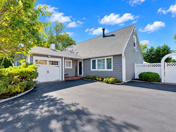 1588 Roosevelt Avenue, Bohemia, NY 11716