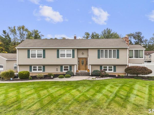 11 Crestwood , Branford, CT 06405