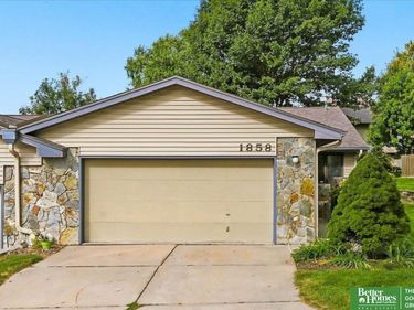 1858 N 94th Plaza, Omaha, NE 68114