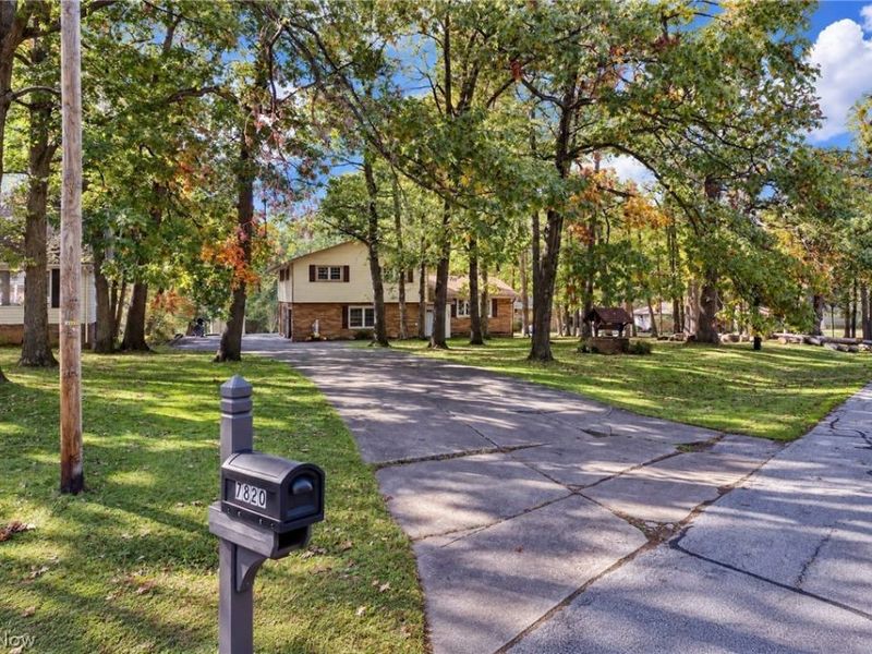 7820 Summerset Drive, Walton Hills, OH 44146 Photo 2