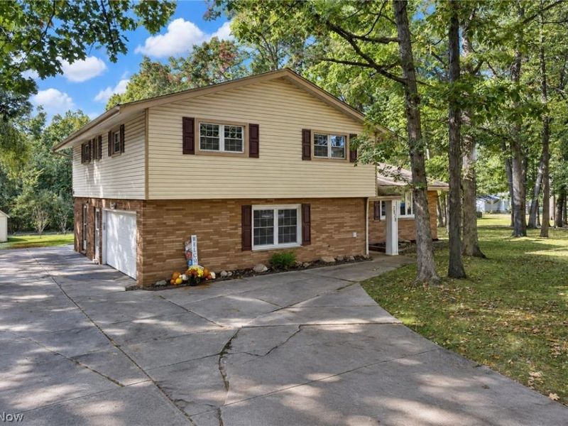7820 Summerset Drive, Walton Hills, OH 44146 Photo 3